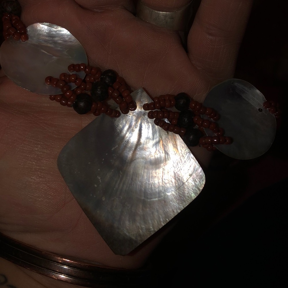 Beautiful shell necklace - Picture 4 of 4